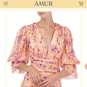 Amur Gitana Top in Cantaloupe Rosa Floral
Color:Cantaloupe Rosa Floral